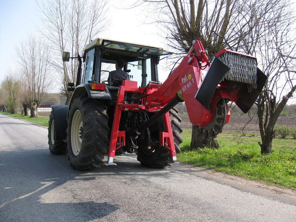 Pařezové frézy v agregaci na traktor (PTO)
