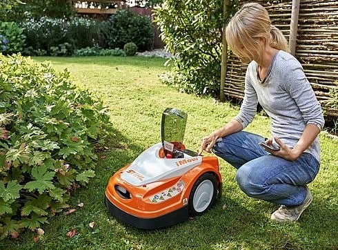 Instruktážní videa pro robotické sekačky iMOW®