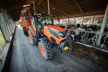 Kioti-HX-Tracteurs-Kioti-HX-scene-delevage.jpg